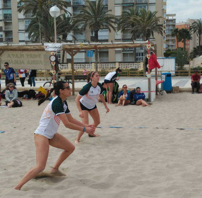 Un moment del CADU de voleibol platja.